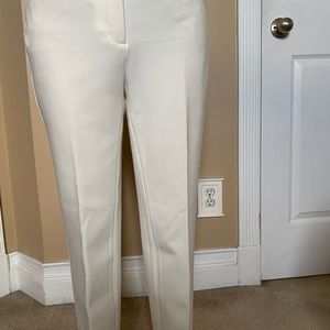 Off white slim ankle pants in size 2 Short. White House Black Market